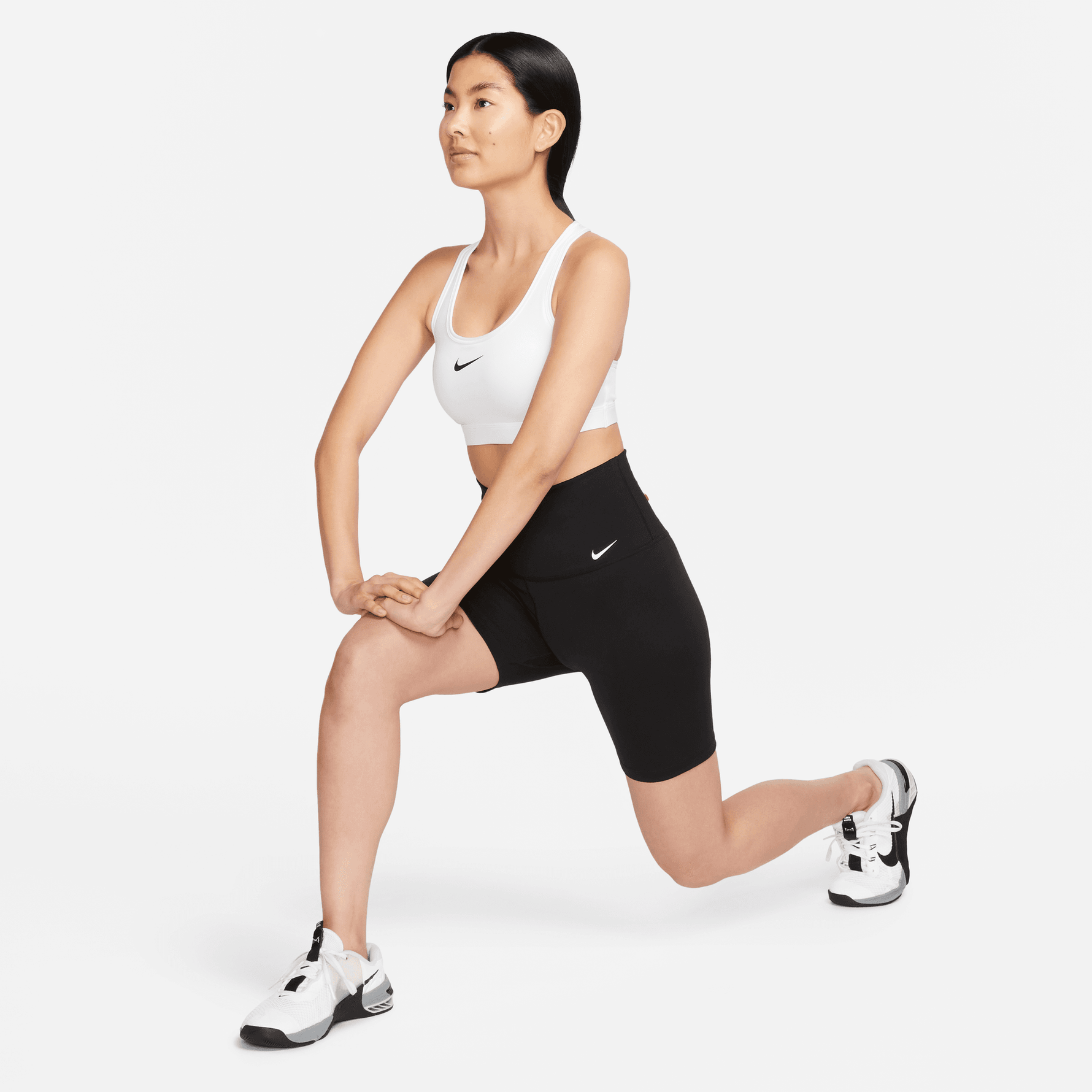 NIKE SWOOSH MEDIUM SUPPORT WOMEN'S PADDED SPORTS BRA