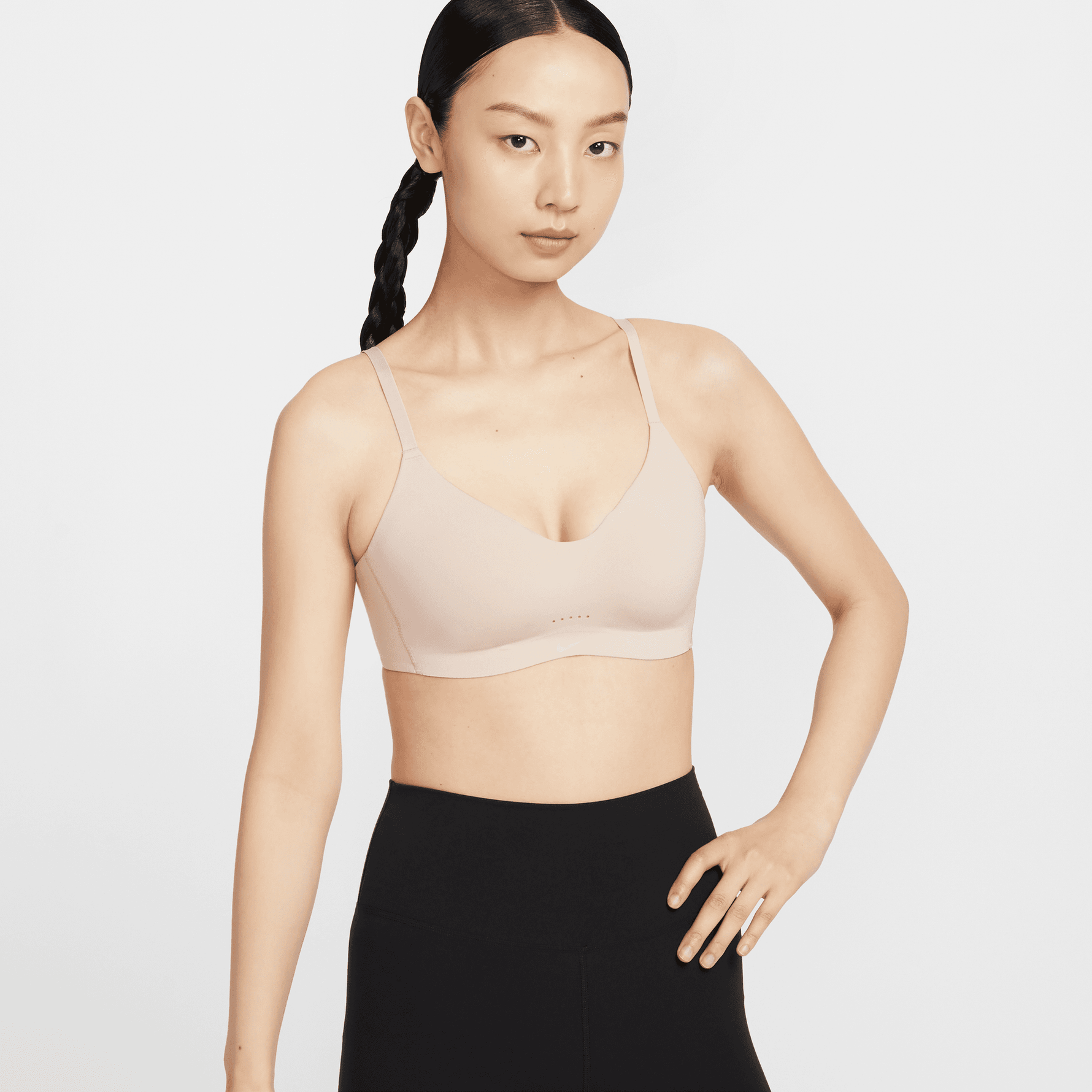NIKE ALATE MINIMALIST WOMEN'S LIGHT-SUPPORT PADDED CONVERTIBLE SPORTS BRA