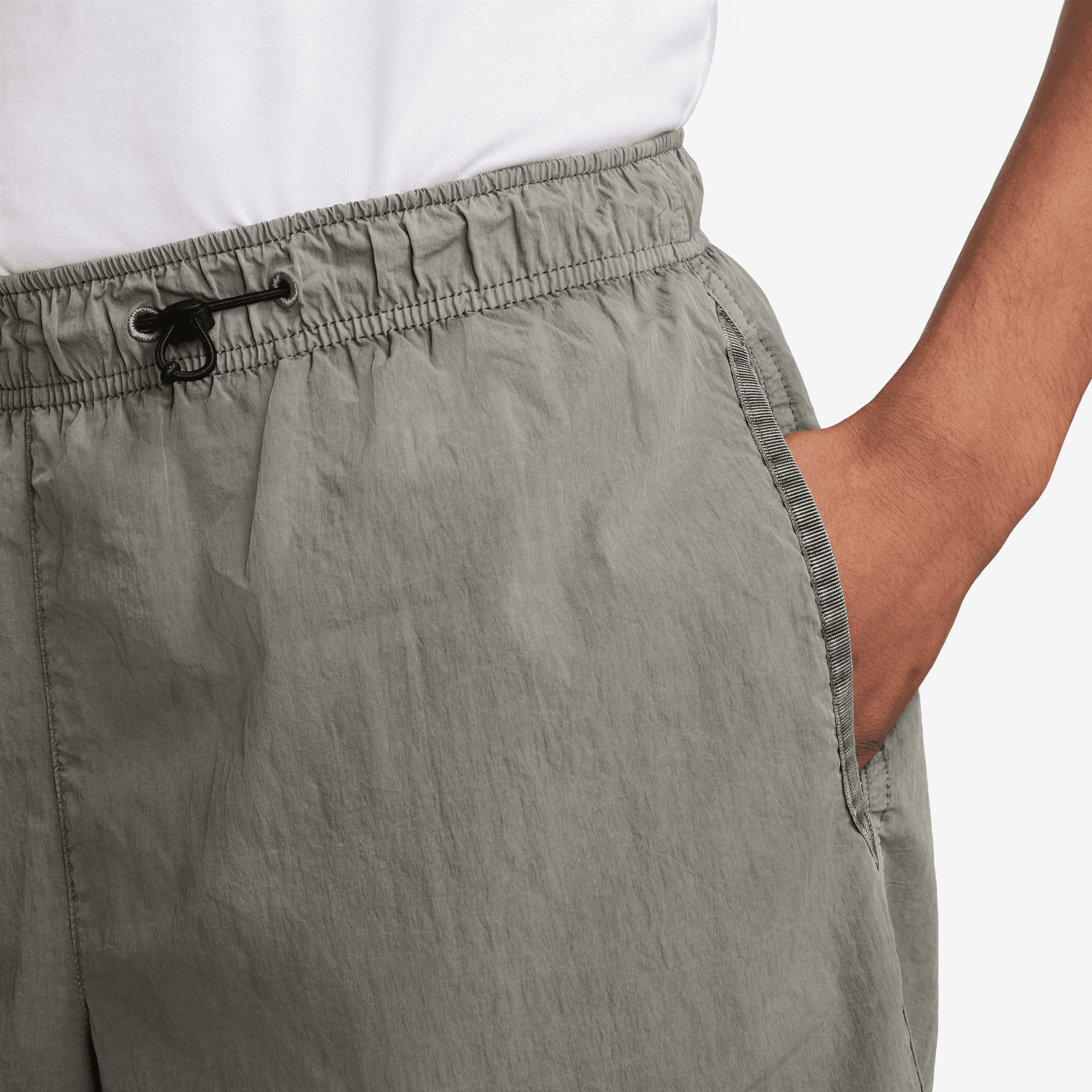 NIKE TECH MEN'S WOVEN SHORTS