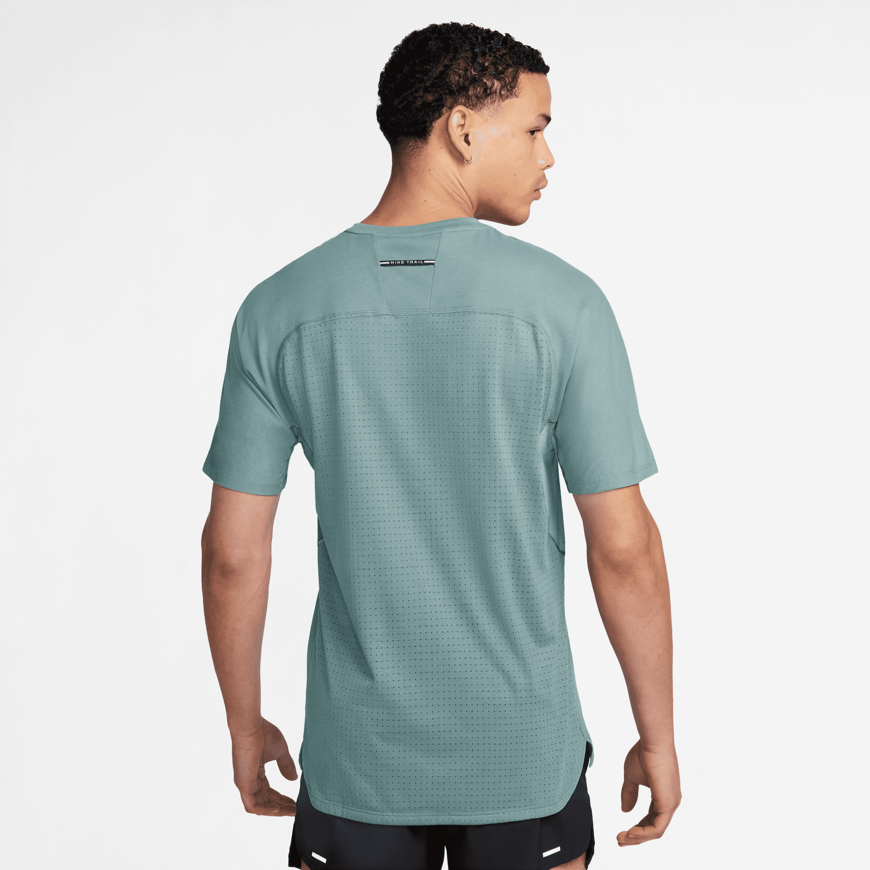 NIKE SOLAR CHASE MEN'S DRI-FIT ADV SHORT-SLEEVE RUNNING TOP