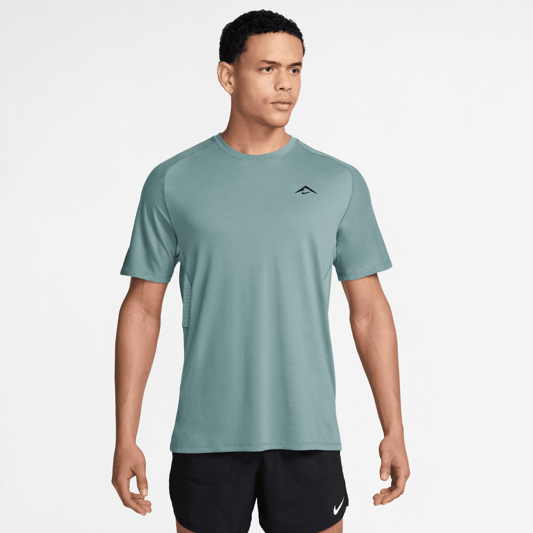 NIKE SOLAR CHASE MEN'S DRI-FIT ADV SHORT-SLEEVE RUNNING TOP