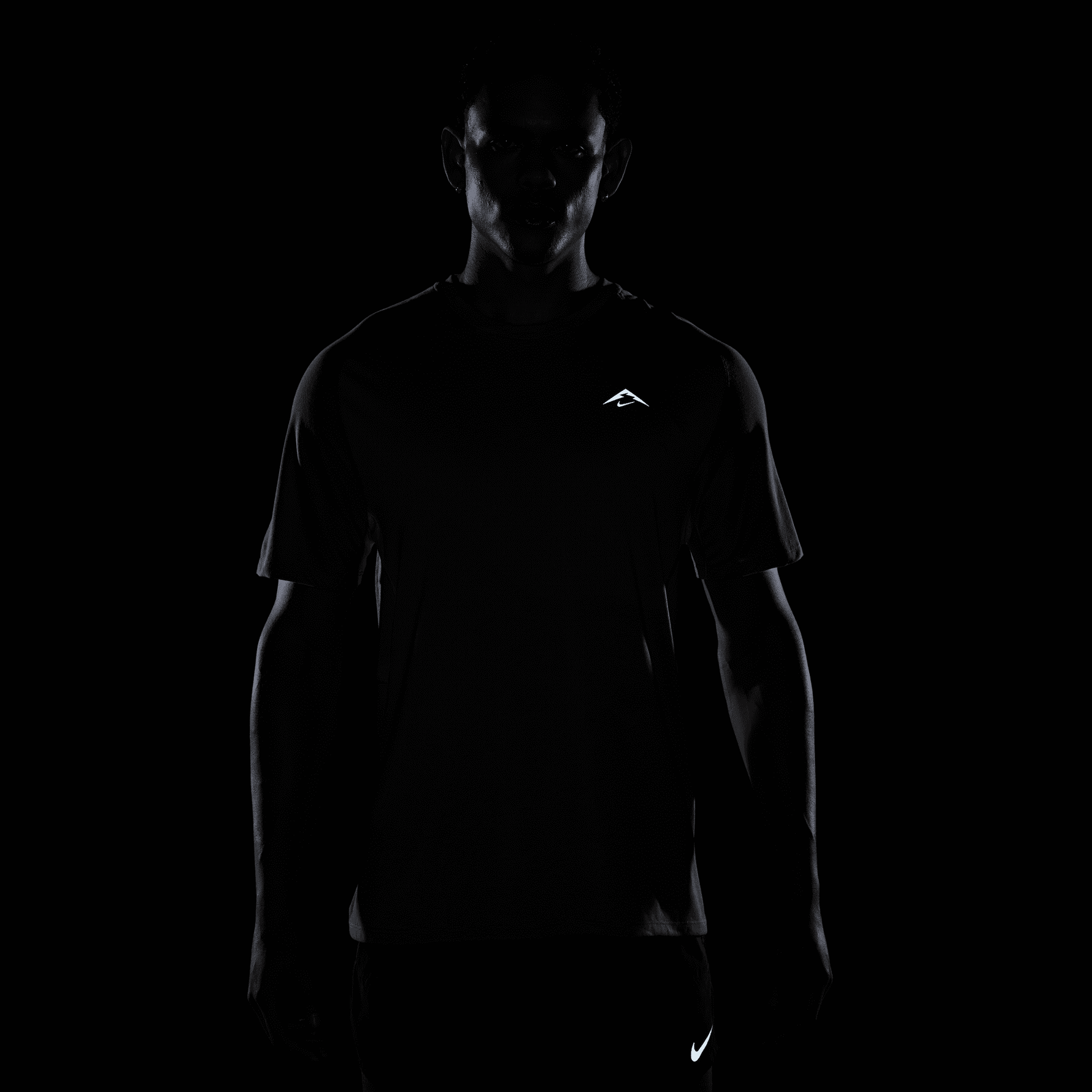 NIKE SOLAR CHASE MEN'S DRI-FIT ADV SHORT-SLEEVE RUNNING TOP