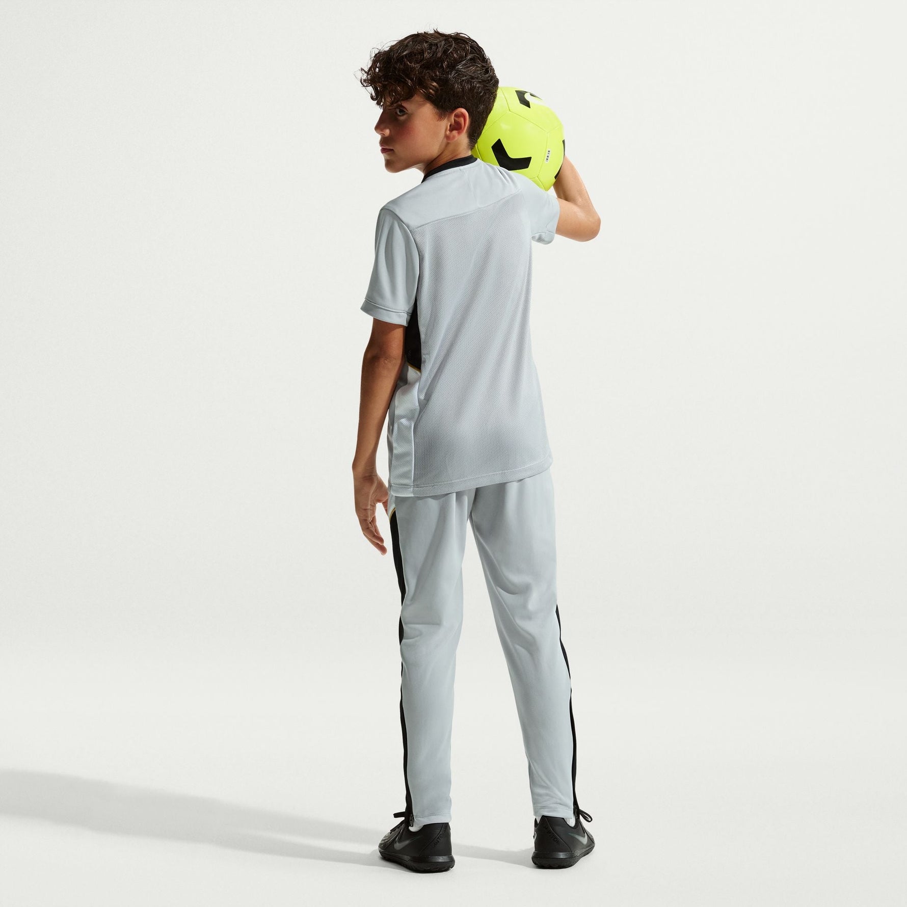 NIKE ACADEMY OLDER KIDS' DRI-FIT FOOTBALL TOP