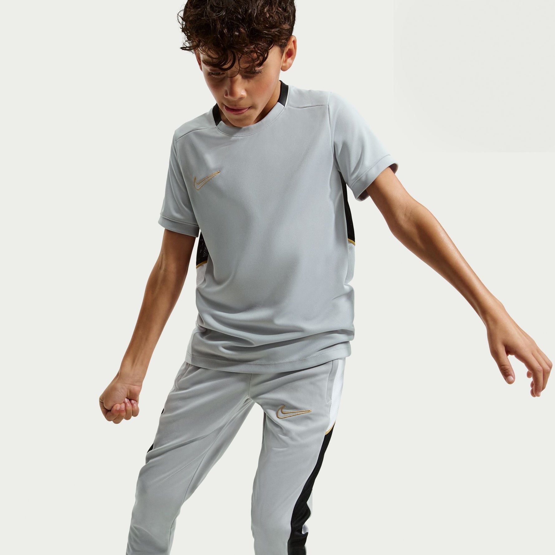 NIKE ACADEMY OLDER KIDS' DRI-FIT FOOTBALL TOP
