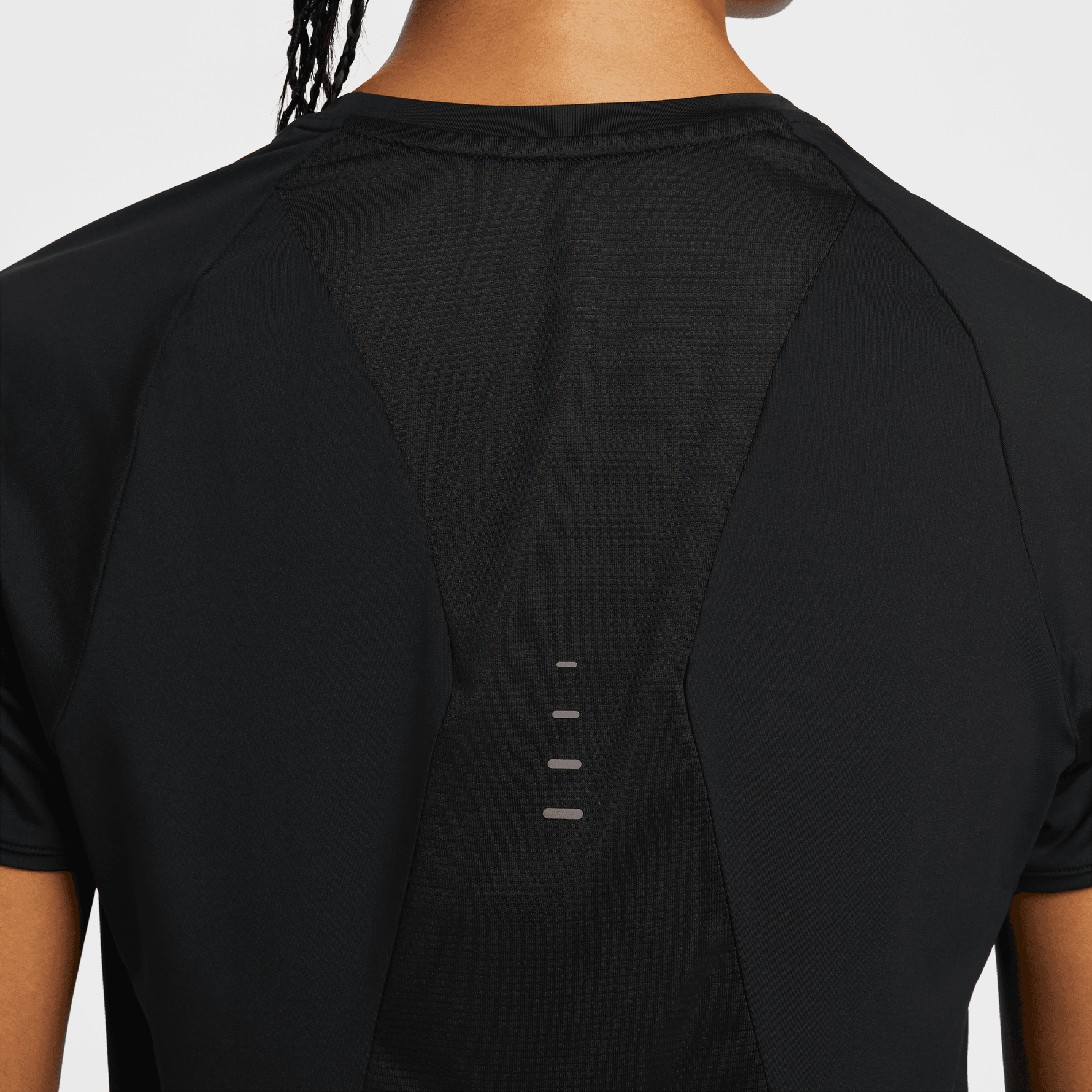 NIKE SWIFT WOMEN'S DRI-FIT SHORT-SLEEVE RUNNING TOP