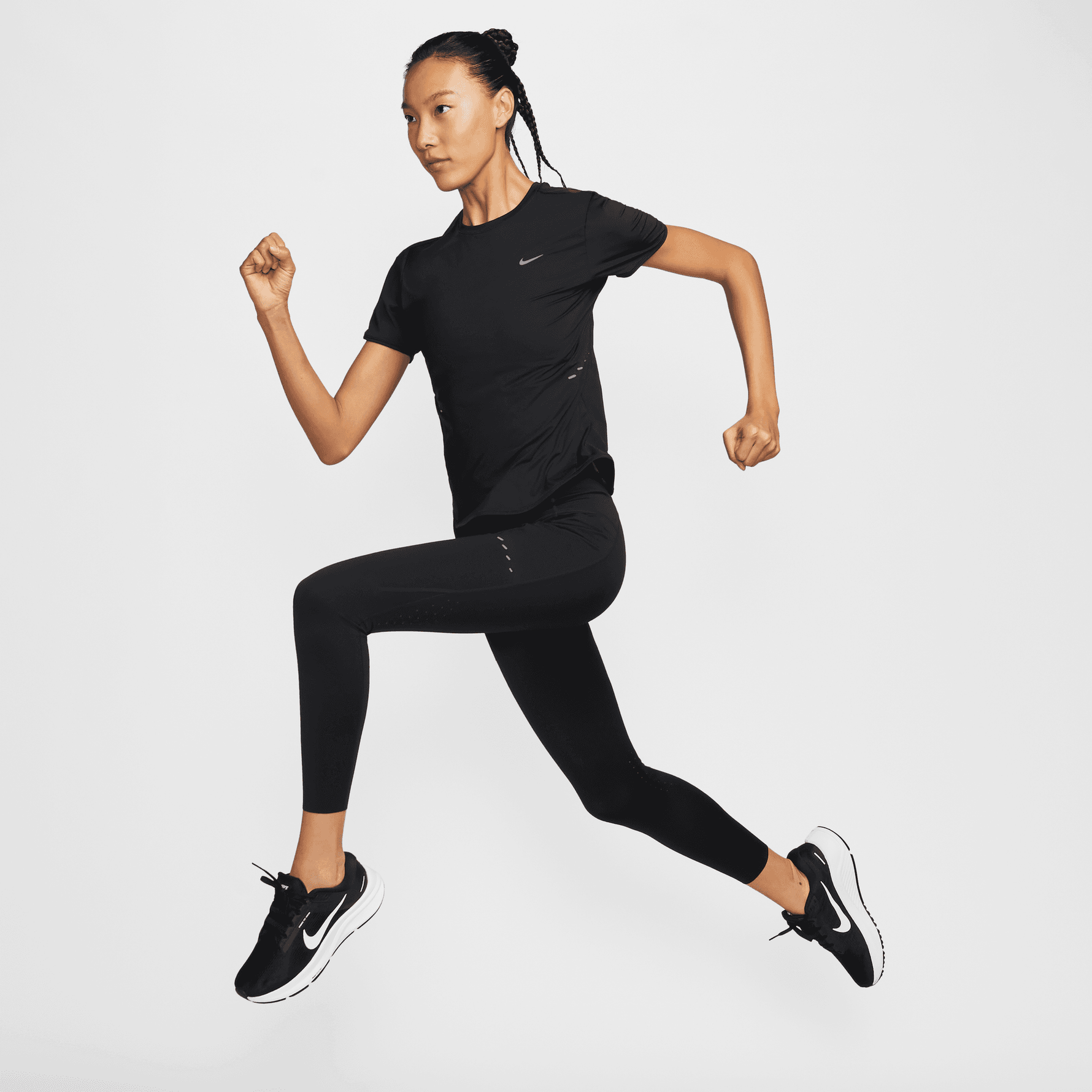 NIKE SWIFT WOMEN'S DRI-FIT SHORT-SLEEVE RUNNING TOP