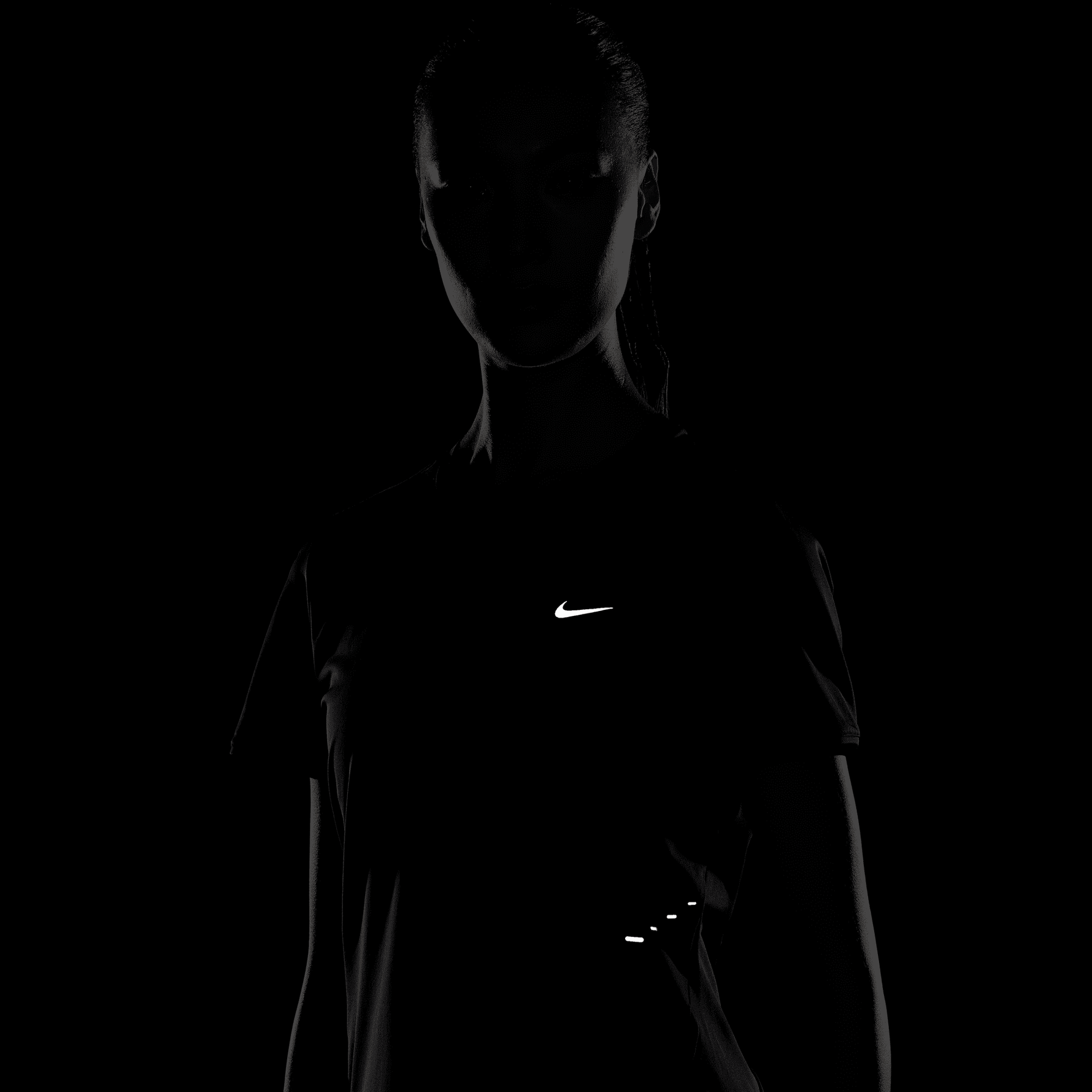 NIKE SWIFT WOMEN'S DRI-FIT SHORT-SLEEVE RUNNING TOP
