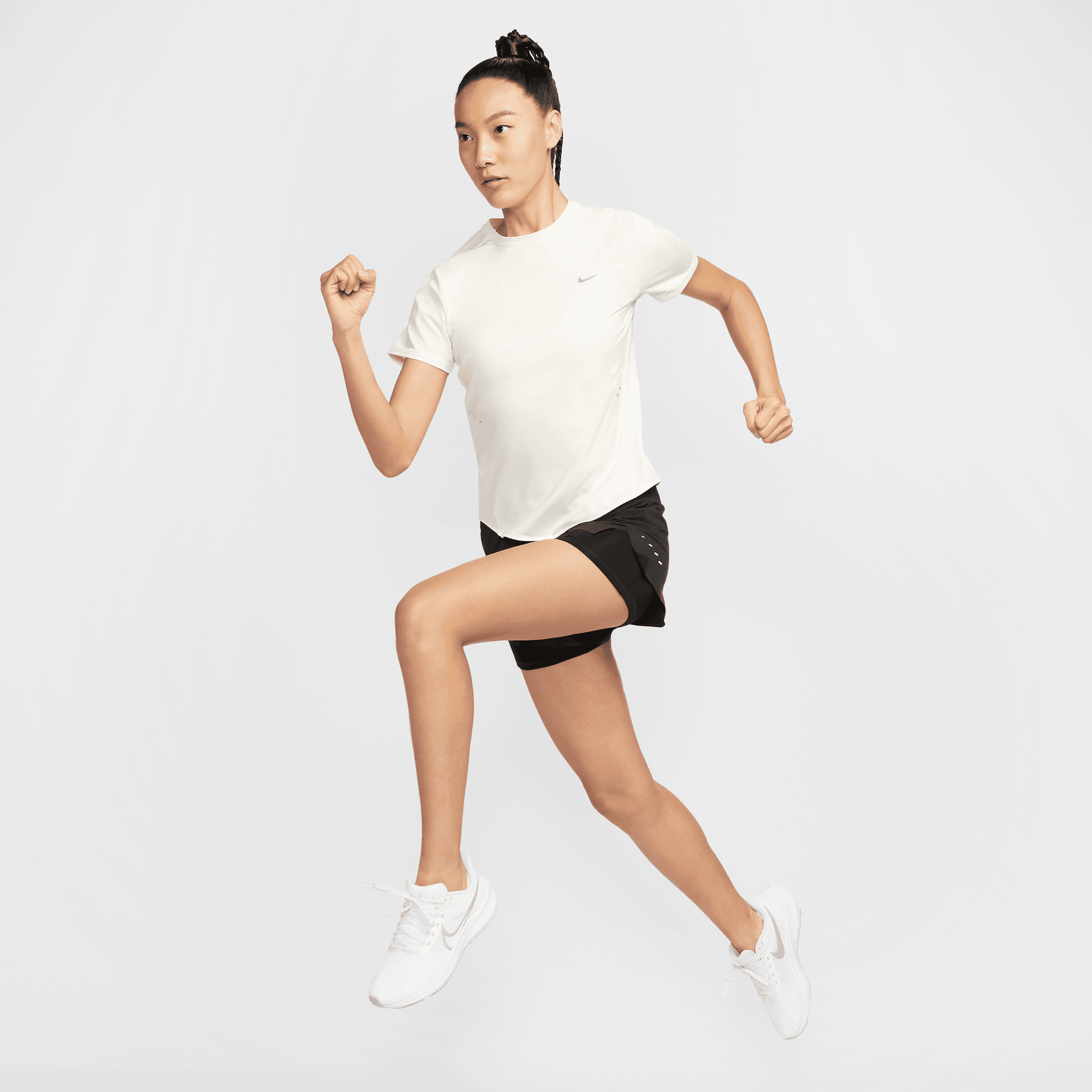 NIKE SWIFT WOMEN'S DRI-FIT SHORT-SLEEVE RUNNING TOP