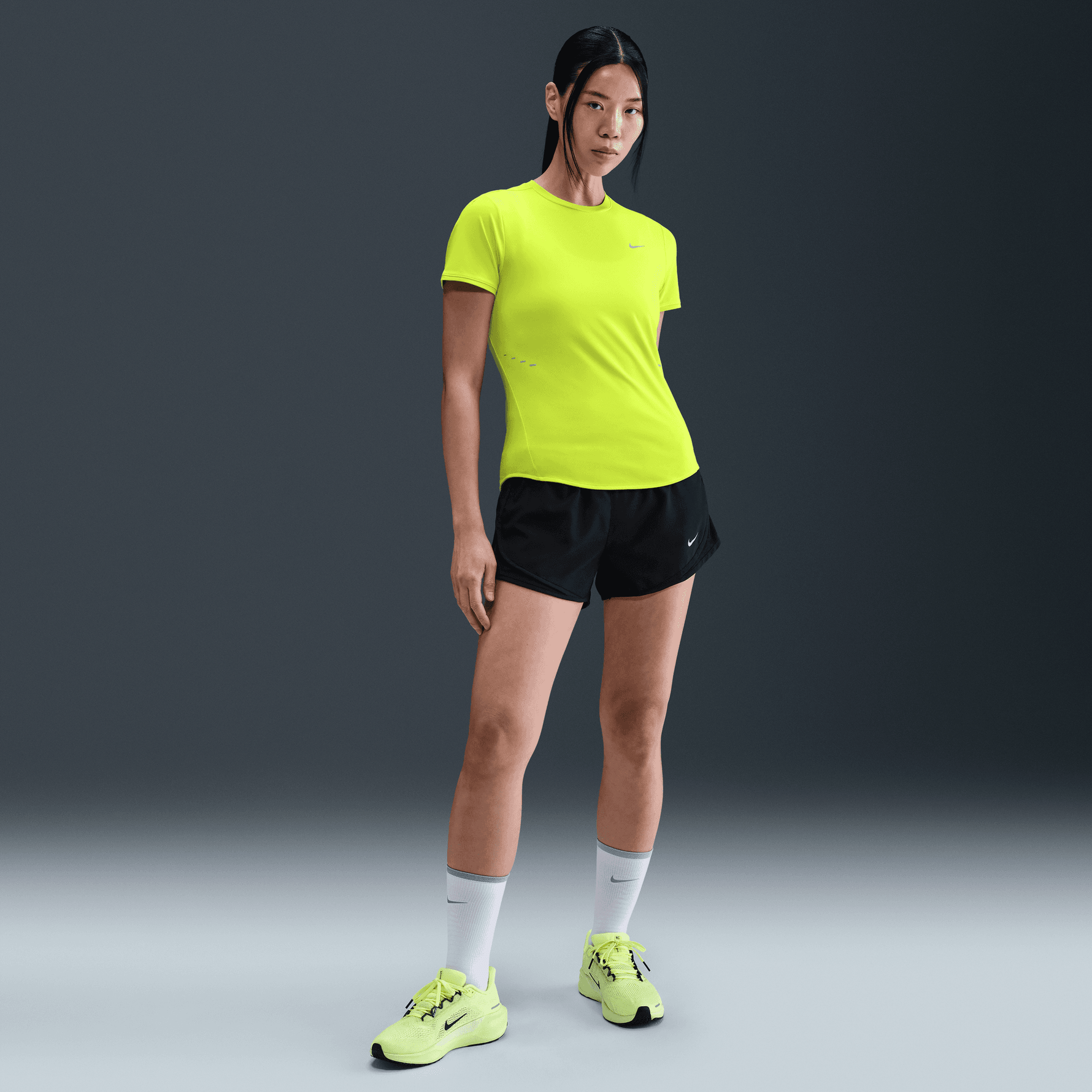 NIKE SWIFT WOMEN'S DRI-FIT SHORT-SLEEVE RUNNING TOP