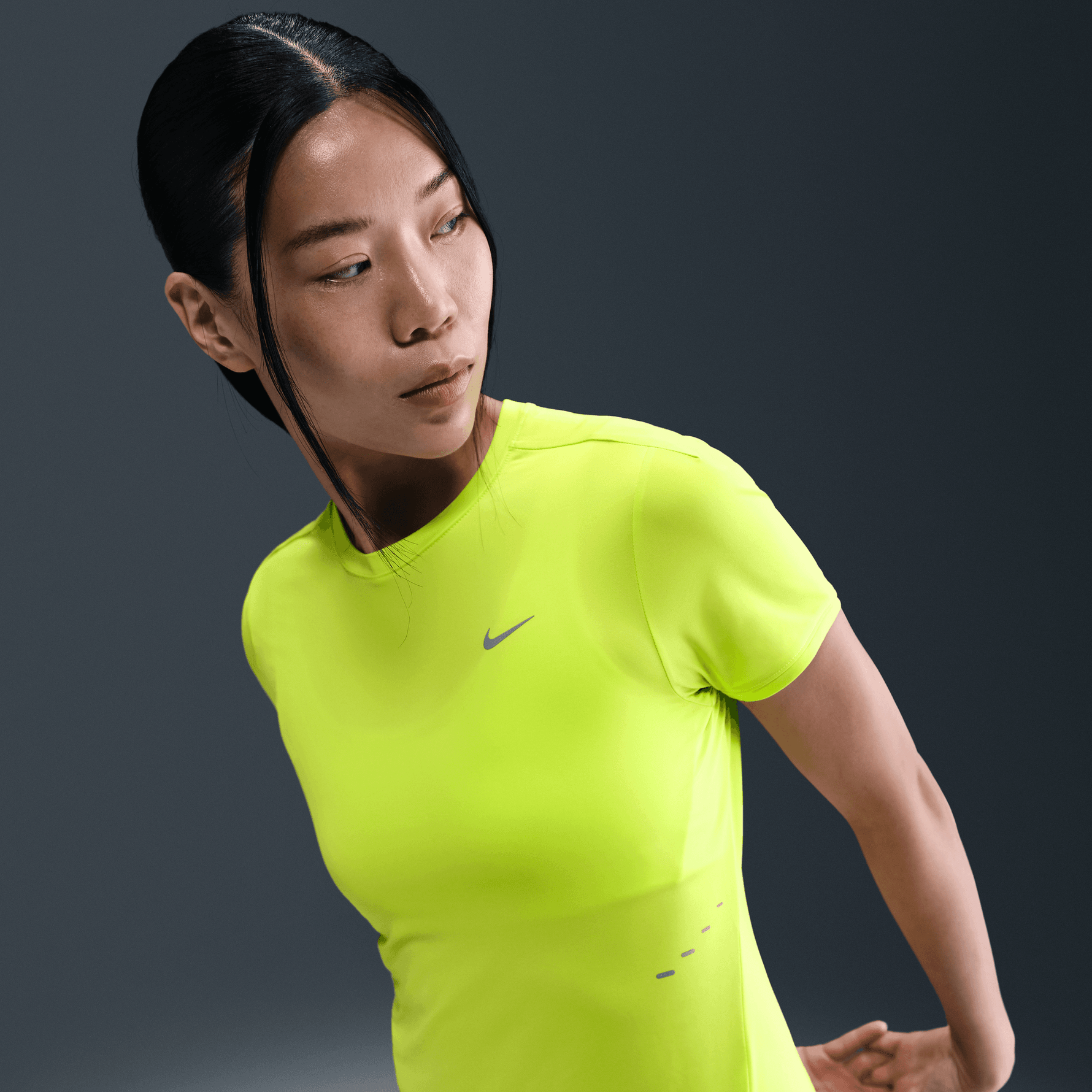 NIKE SWIFT WOMEN'S DRI-FIT SHORT-SLEEVE RUNNING TOP