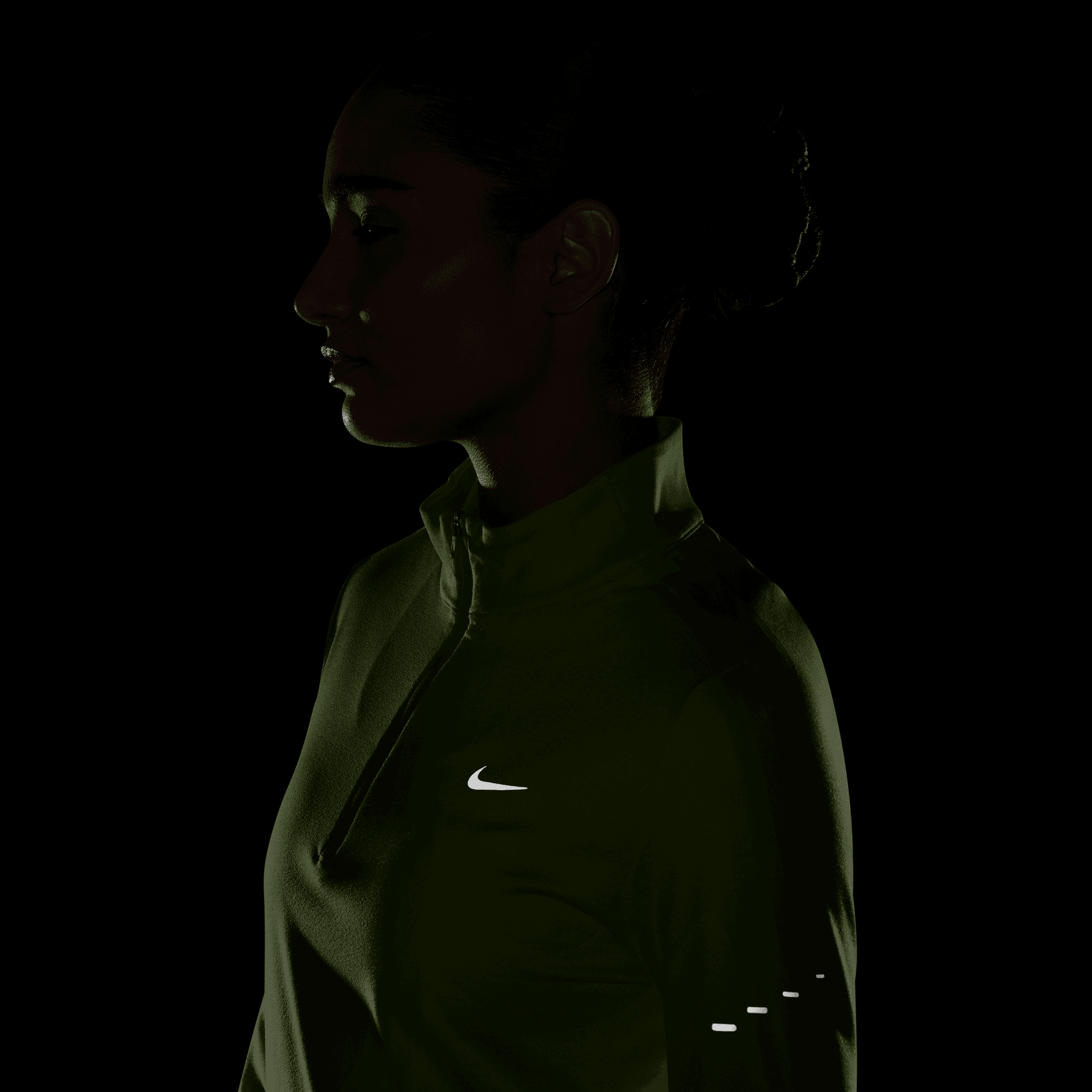 NIKE SWIFT WOMEN'S DRI-FIT UV 1/4-ZIP RUNNIN G TOP