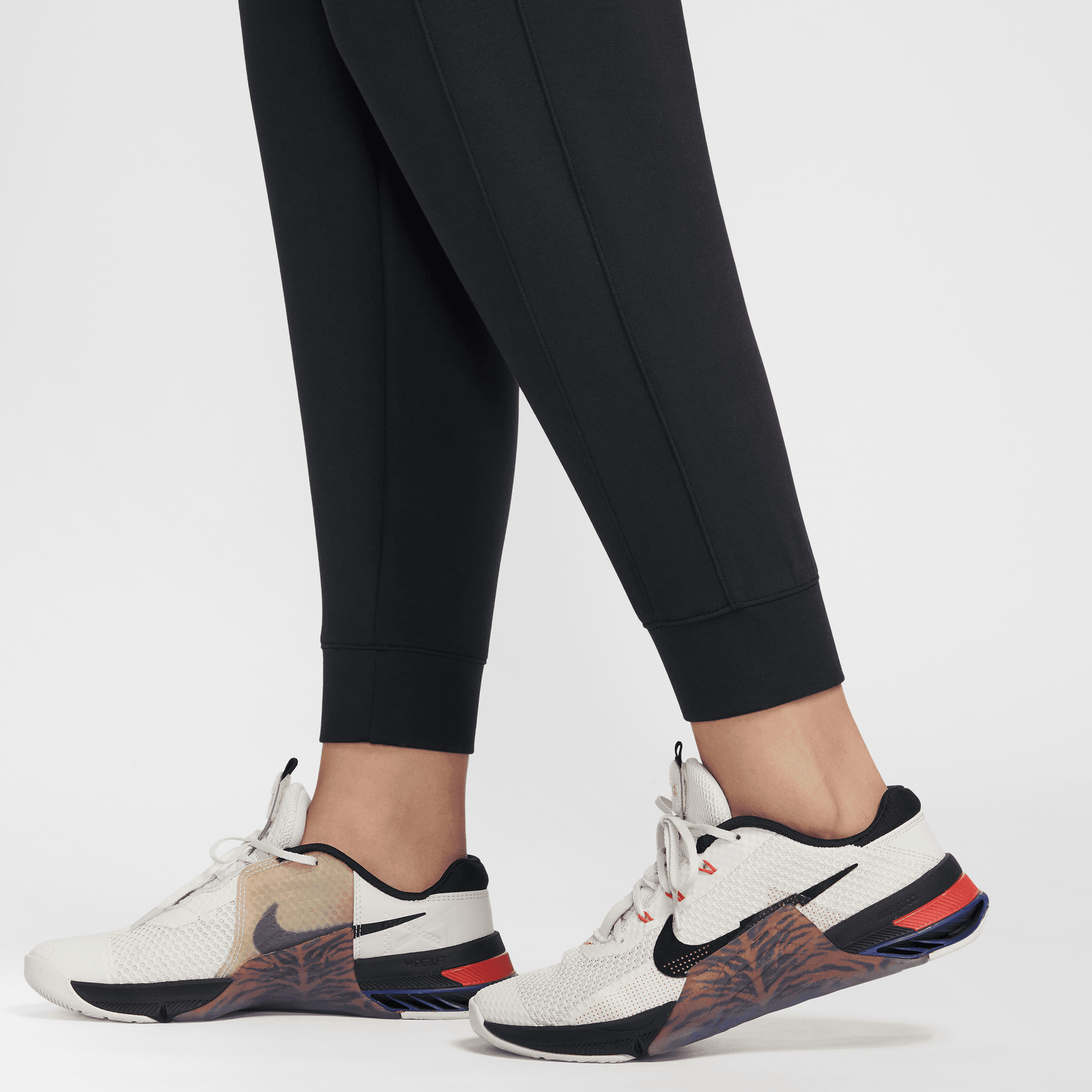 NIKE 24.7 IMPOSSIBLYSOFT WOMEN'S DRI-FIT MID-RISE JOGGERS