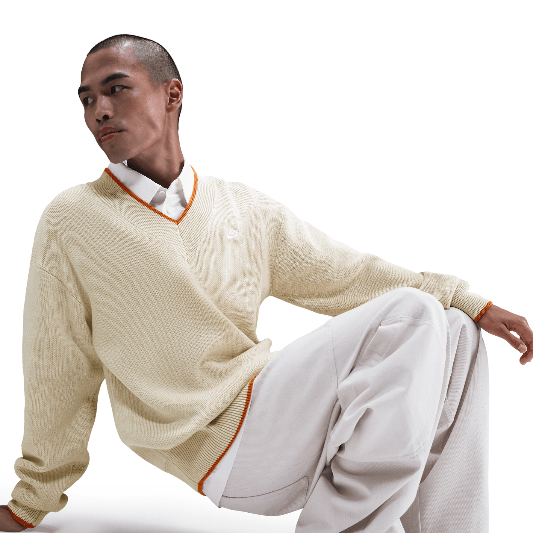 NIKE SPORTSWEAR CLUB MEN'S V-NECK SWEATE R