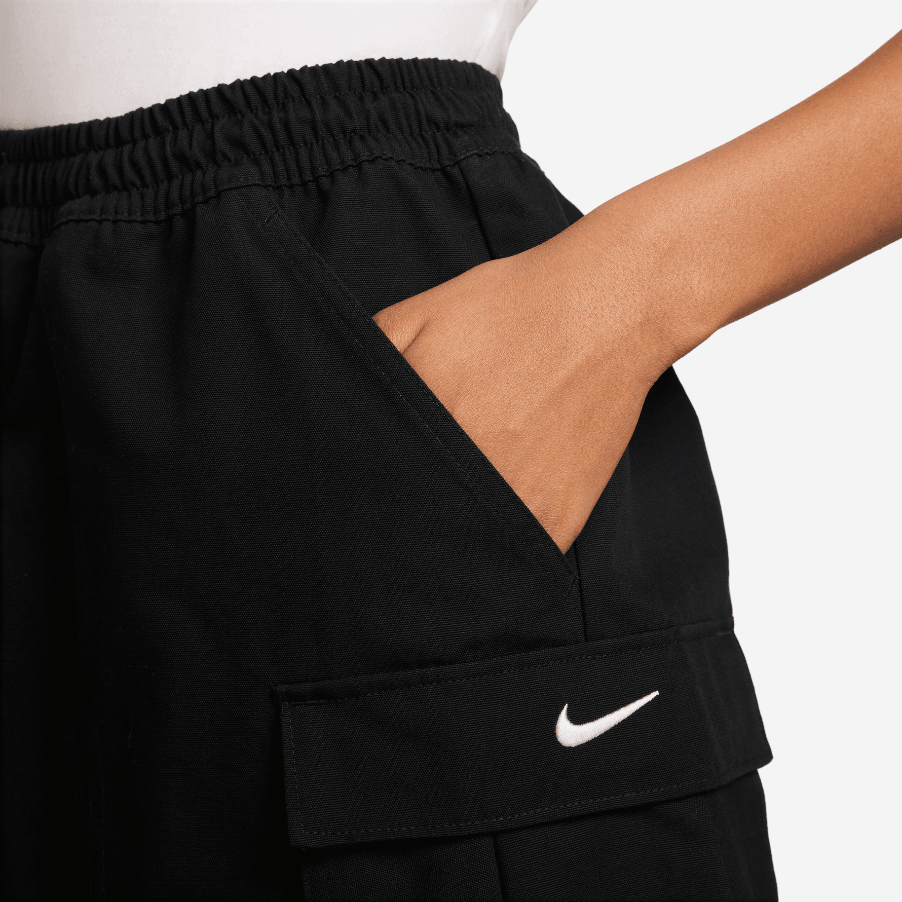 NIKE SPORTSWEAR WOMEN'S MID-RISE LOOSE 5" CARGO SHORTS