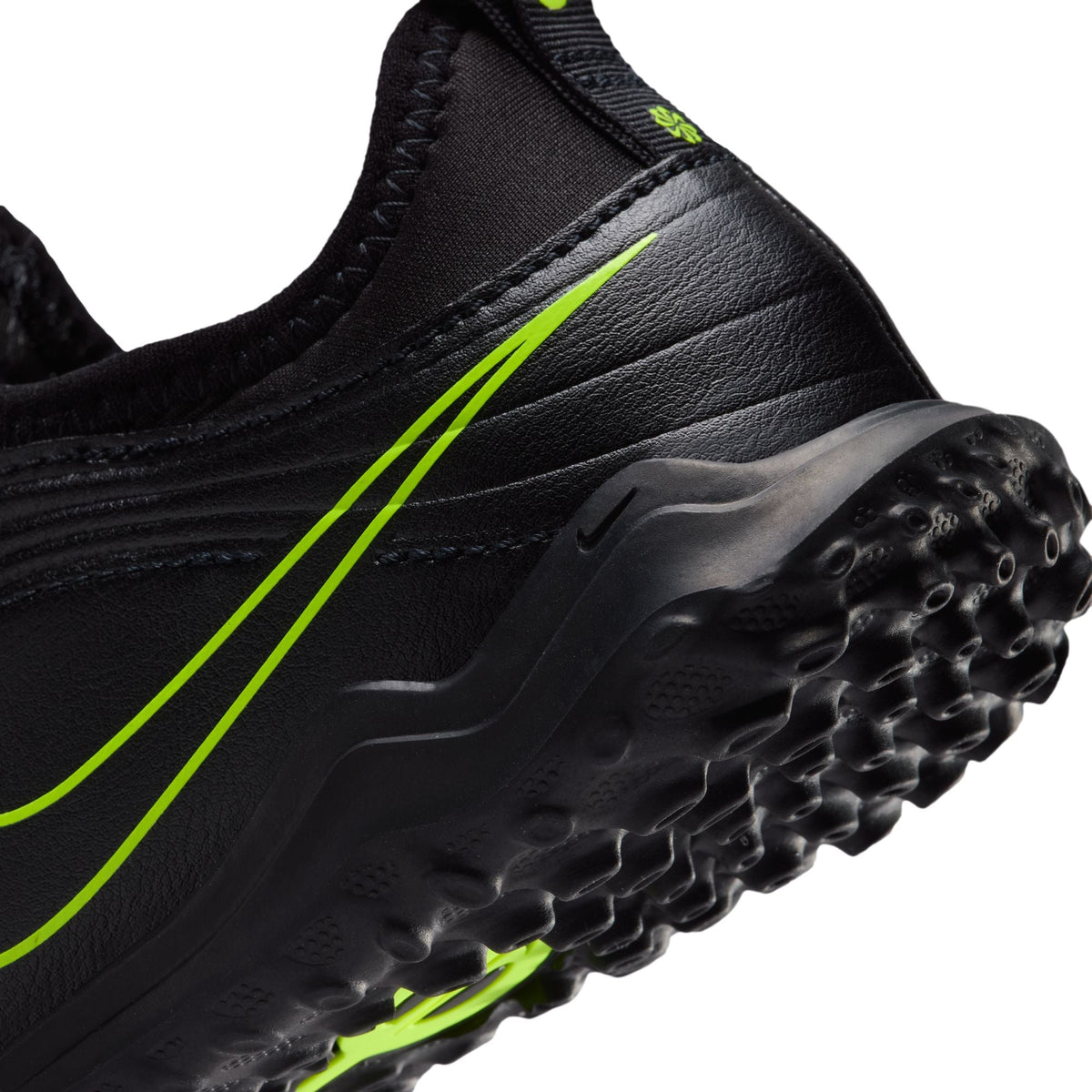 NIKE JR. TIEMPO MAESTRO FLEX YOUNGER KIDS' TURF HIGH-TOP FOOTBALL BOOTS