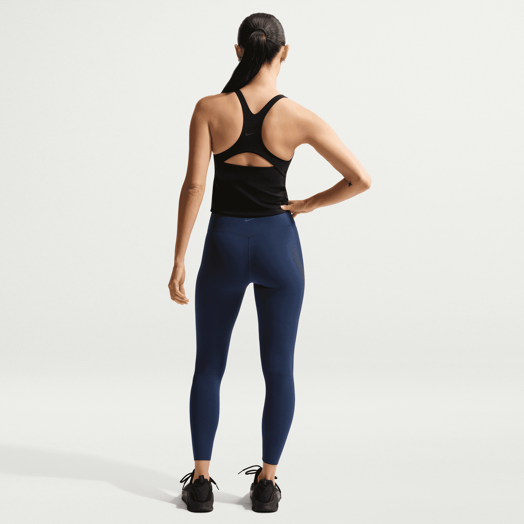 NIKE ZENVY WOMEN'S LIGHT-SUPPORT SPORTS BRA TANK