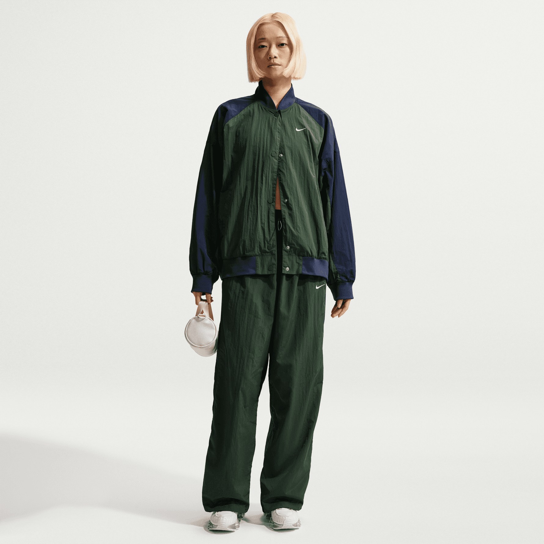 NIKE SPORTSWEAR WOMEN'S LOOSE HIGH-WAISTED PARACHUTE PANTS