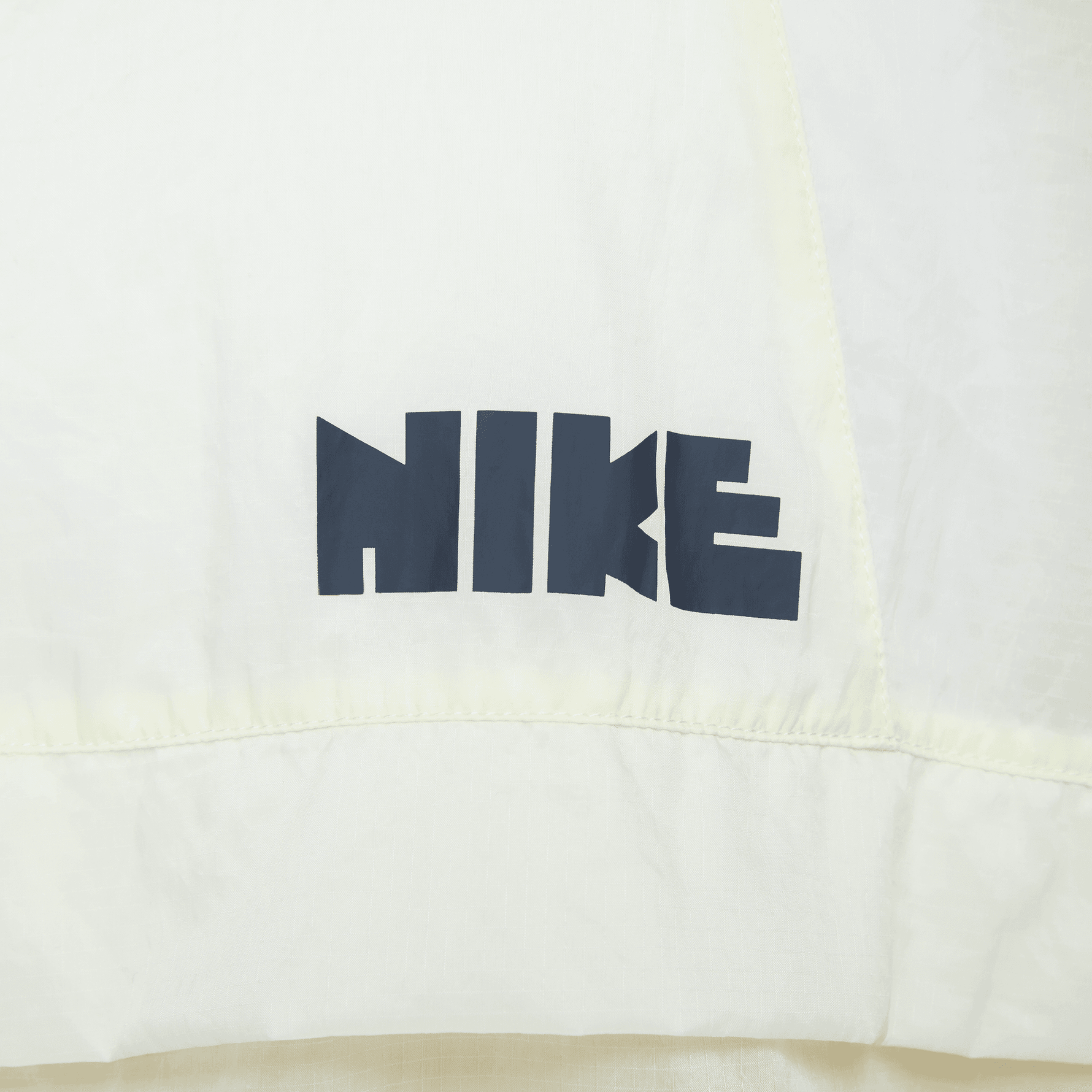 NIKE RUN DIVISION WOMEN'S PACKABLE RUNNING JACKET