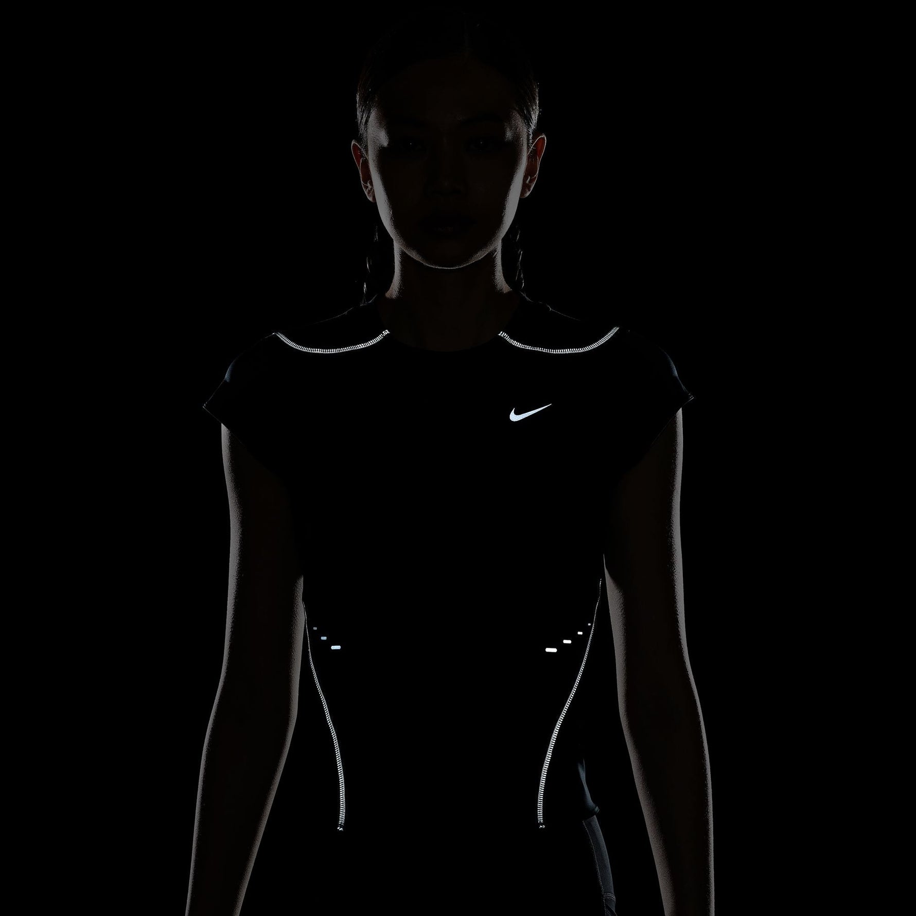 NIKE SWIFT WOMEN'S DRI-FIT ADV RUNNING TOP WITH REFLECTIVE ACCENTS