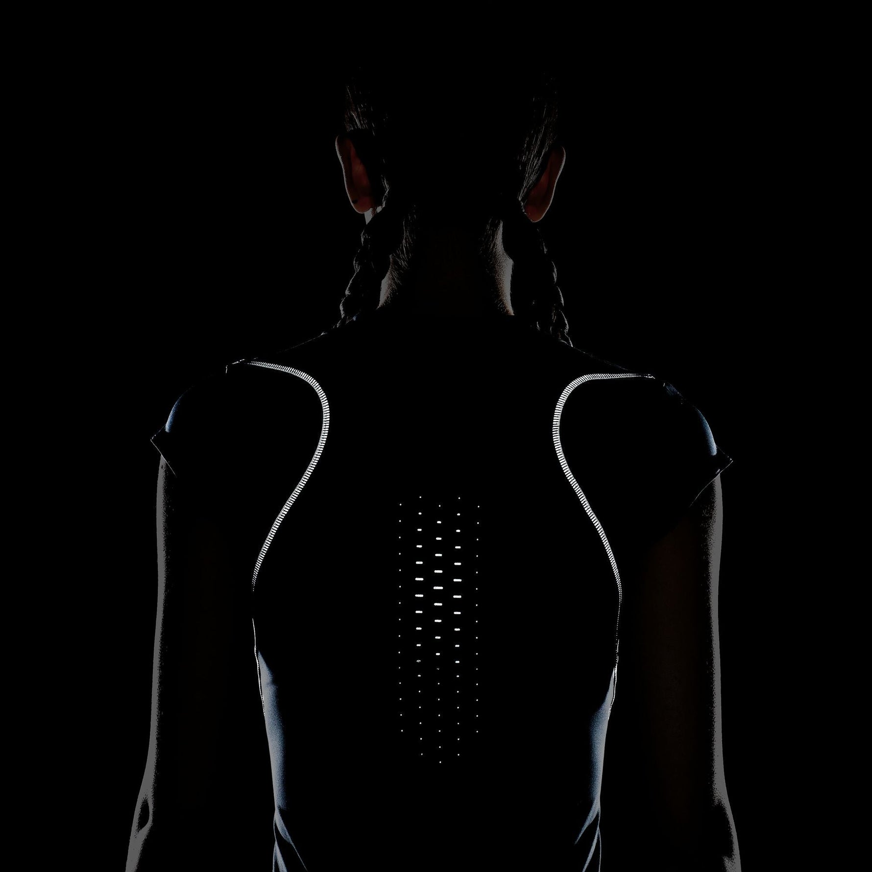 NIKE SWIFT WOMEN'S DRI-FIT ADV RUNNING TOP WITH REFLECTIVE ACCENTS