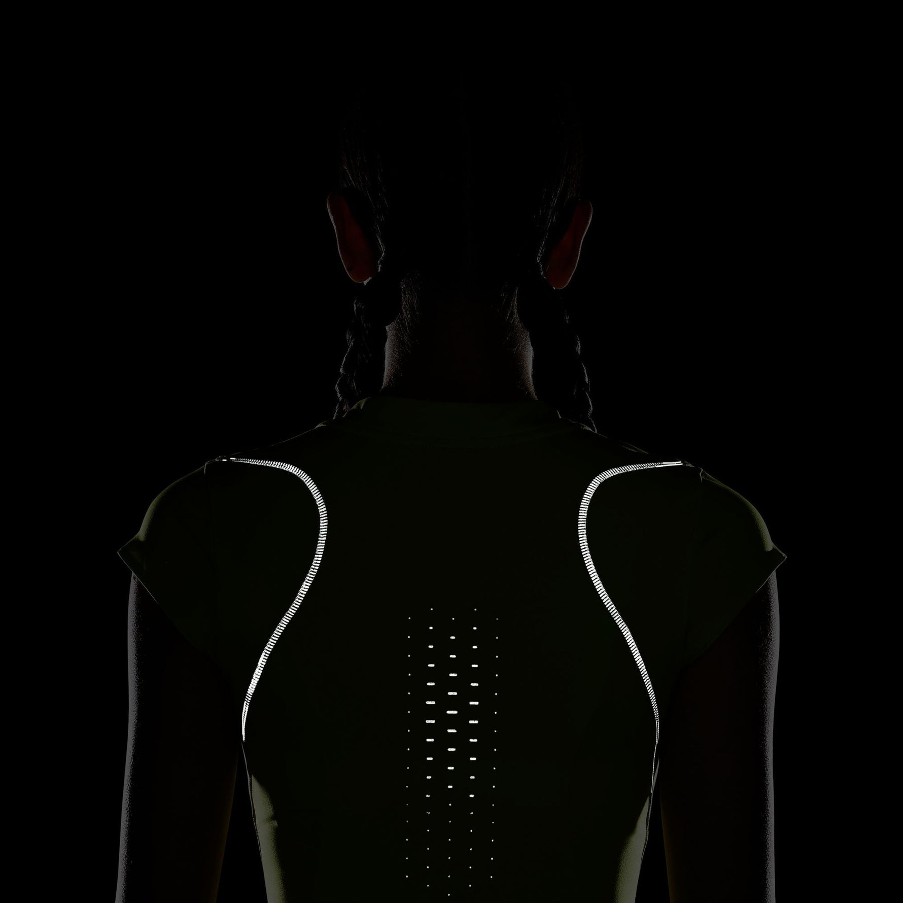 NIKE SWIFT WOMEN'S DRI-FIT ADV RUNNING TOP WITH REFLECTIVE ACCENTS