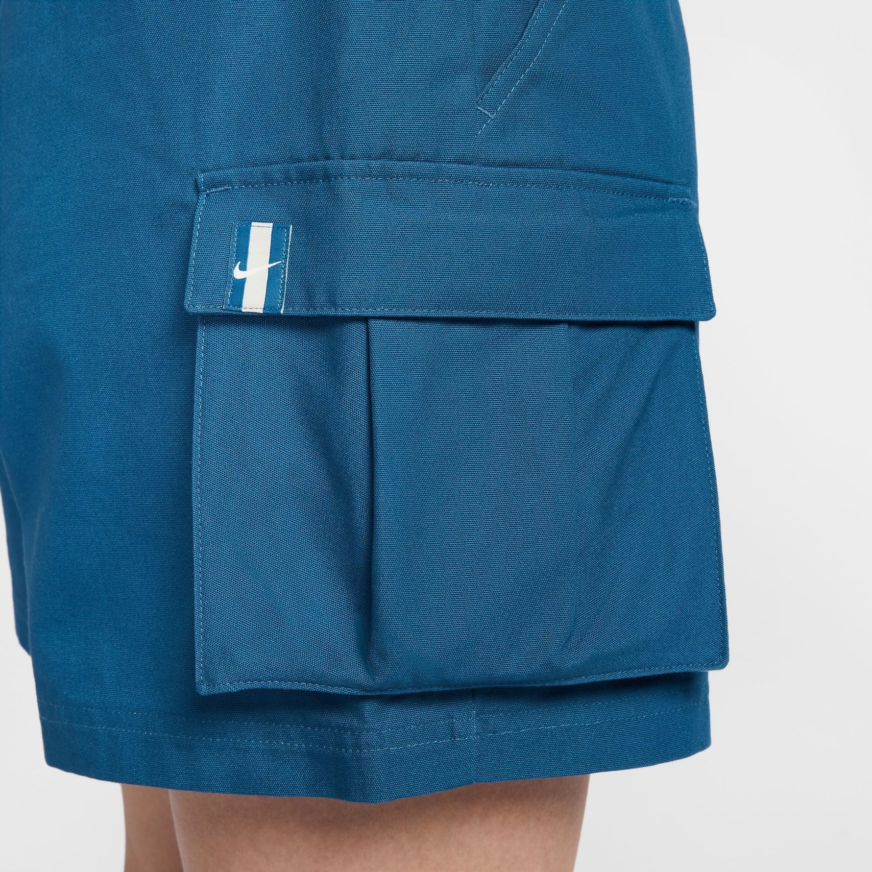 NIKE SPORTSWEAR WOMEN'S 5" CARGO SHORTS