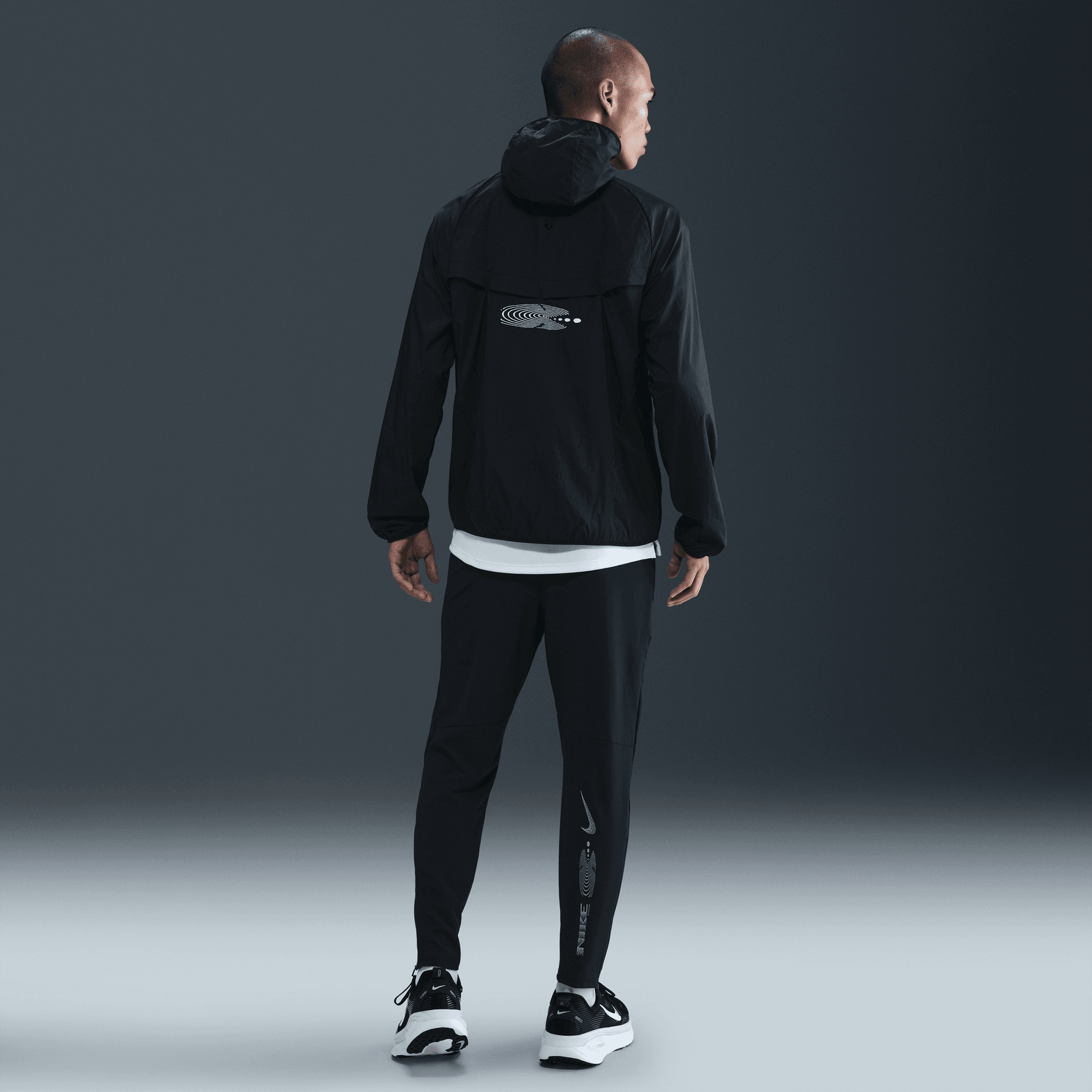 NIKE STRIDE MEN'S UV REPEL RUNNING JACKET