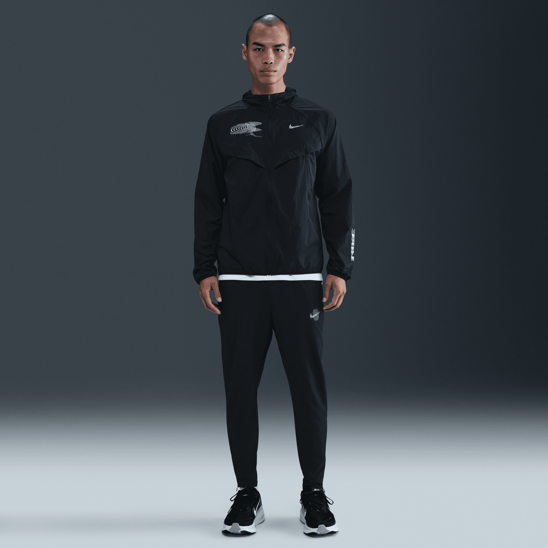 NIKE STRIDE MEN'S UV REPEL RUNNING JACKET