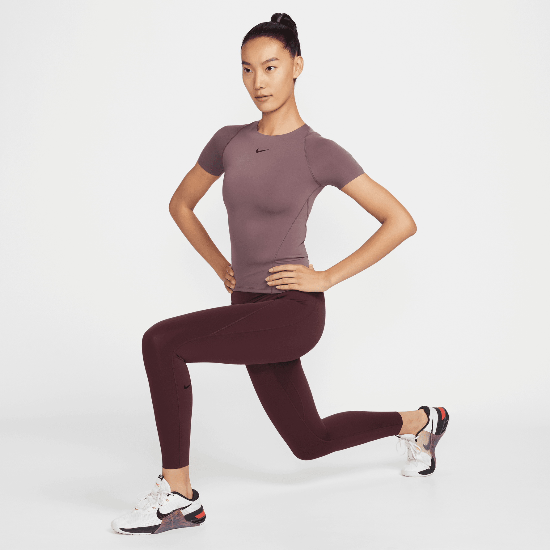 NIKE UNIVERSA WOMEN'S DRI-FIT SHORT-SLEEVE TOP