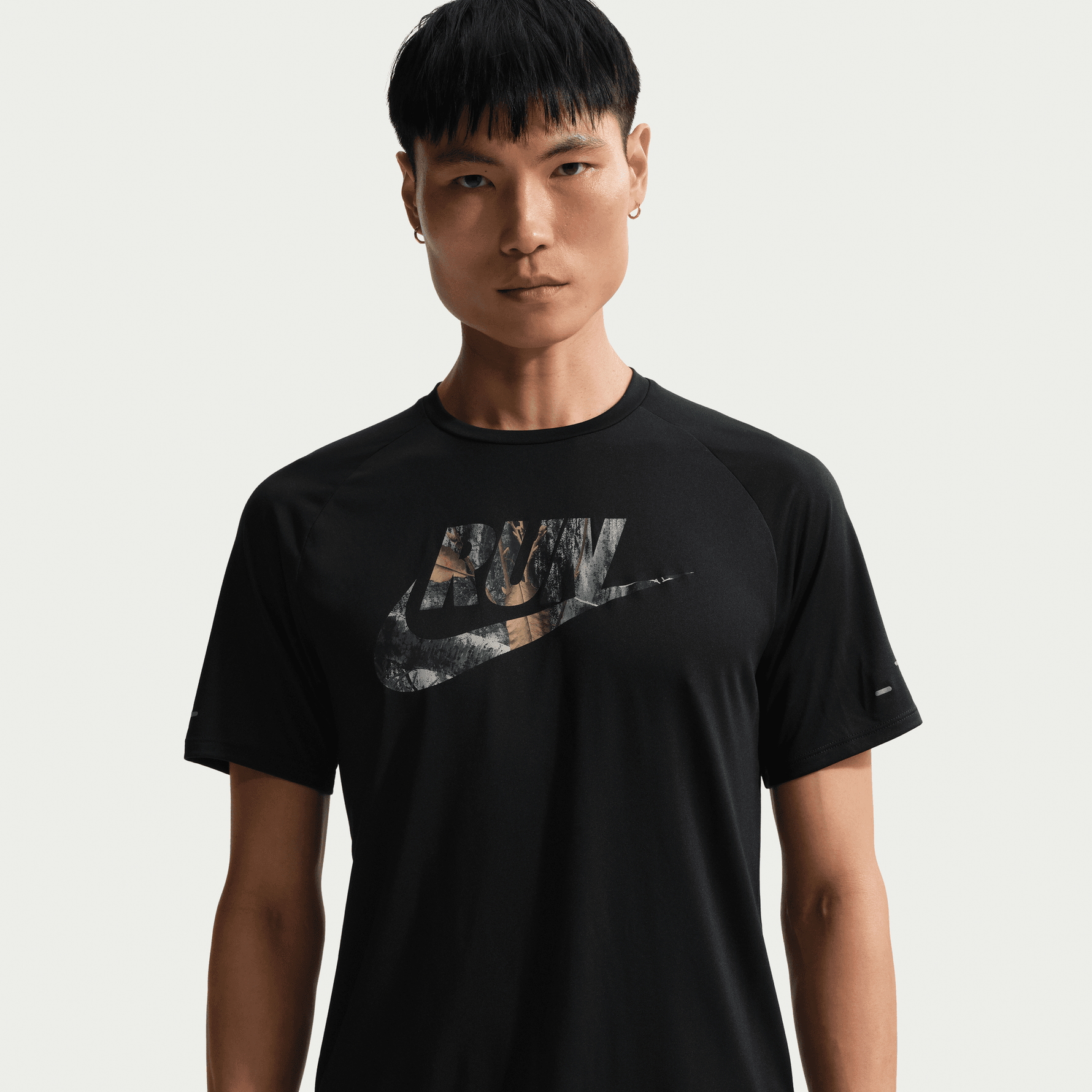 NIKE STRIDE MEN'S DRI-FIT ADV REALTREE® SHORT-SLEEVE RUNNING TOP