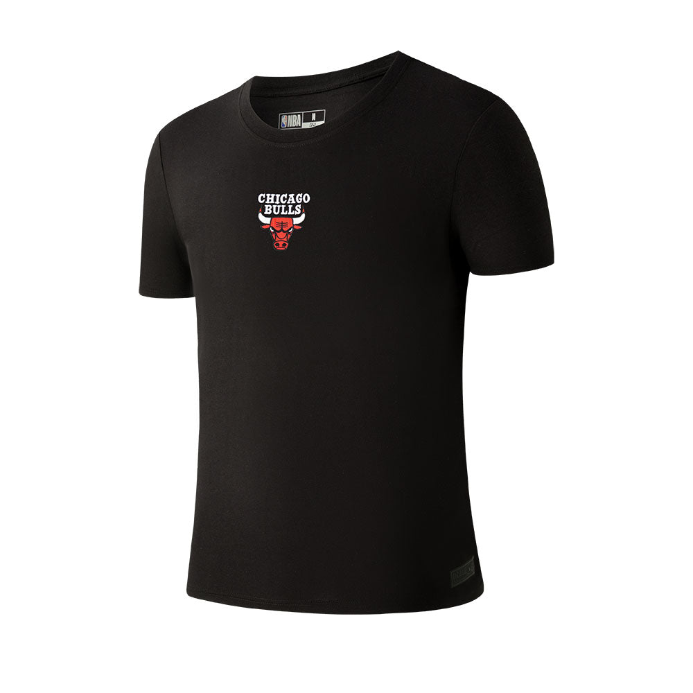 NBA Basics Embroidered Team Logo Loose Fit Mens T-Shirt - Chicago Bulls