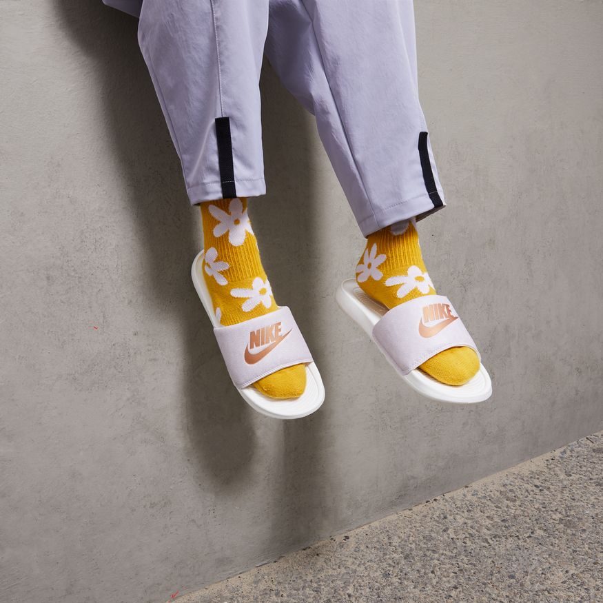 NIKE VICTORI ONE WOMENS SLIDES